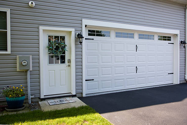24/7 Emergency Garage Door Panel Replacement experts in Atlantis, FL